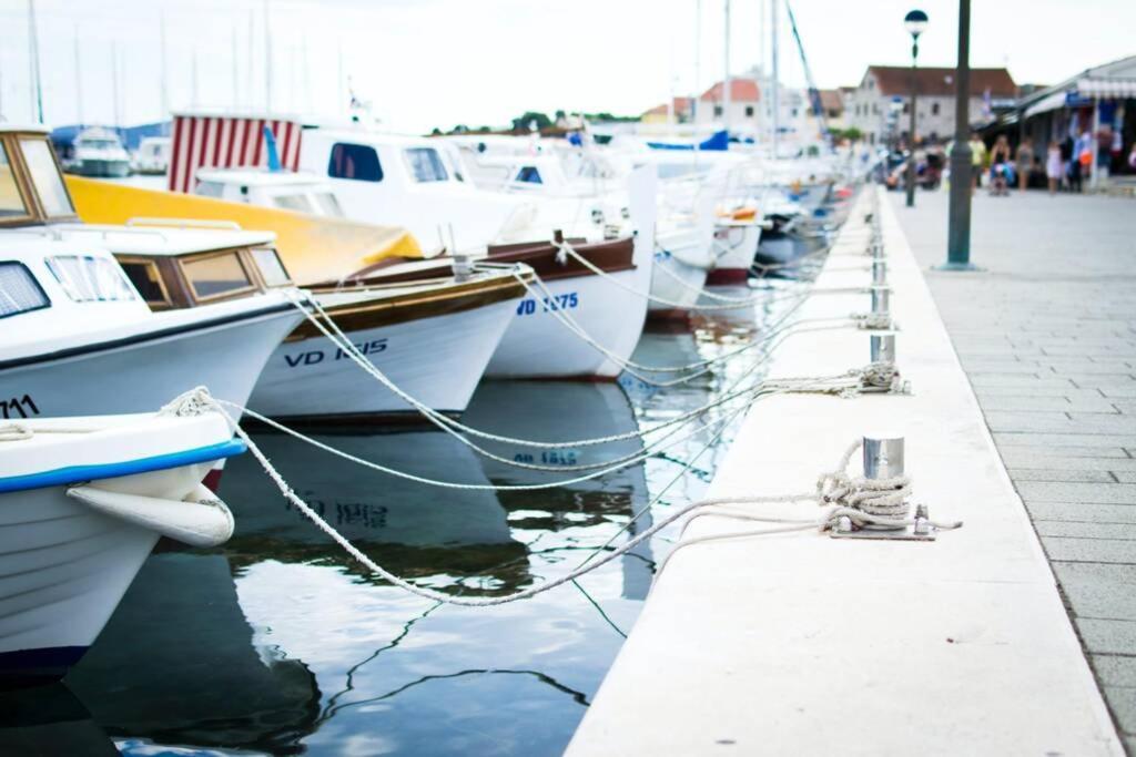 Апартаменты Marina Living With Parking, Balcony, Quiet And Secure Брайтонн Экстерьер фото