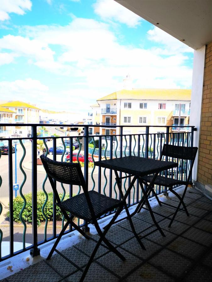 Апартаменты Marina Living With Parking, Balcony, Quiet And Secure Брайтонн Экстерьер фото
