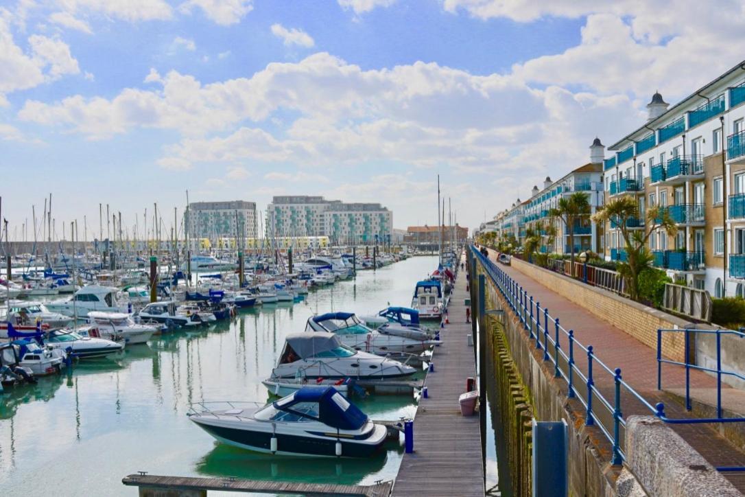 Апартаменты Marina Living With Parking, Balcony, Quiet And Secure Брайтонн Экстерьер фото