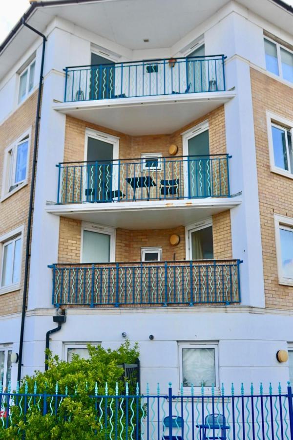 Апартаменты Marina Living With Parking, Balcony, Quiet And Secure Брайтонн Экстерьер фото